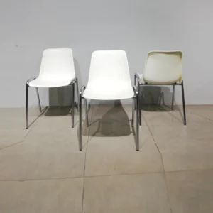 Lote de 4 sillas 50x39x79cm hecha de plástico de gran calidad y resistencia de segunda mano en venta en cabauoportunitats.com