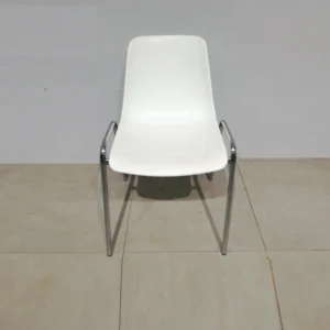 Lote de 4 sillas 50x39x79cm hecha de plástico de gran calidad y resistencia de segunda mano en venta en cabauoportunitats.com