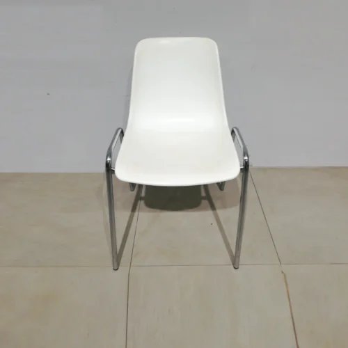 Lote de 4 sillas 50x39x79cm hecha de plástico de gran calidad y resistencia de segunda mano en venta en cabauoportunitats.com
