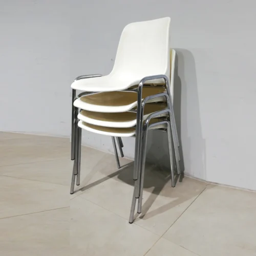 Lote de 4 sillas 50x39x79cm hecha de plástico de gran calidad y resistencia de segunda mano en venta en cabauoportunitats.com