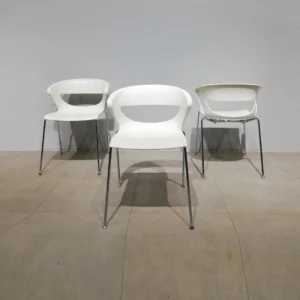 Silla apilable de plástico (55x46x75cm) de ocasión procedente de una empresa en cierre en venta en cabauoportunitats.com
