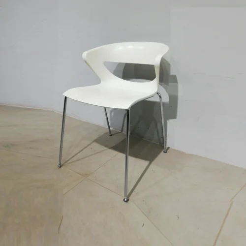 Silla apilable de plástico (55x46x75cm) de ocasión procedente de una empresa en cierre en venta en cabauoportunitats.com
