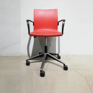 Silla para oficina de 60x43x96cm procedente de una empresa en cierre