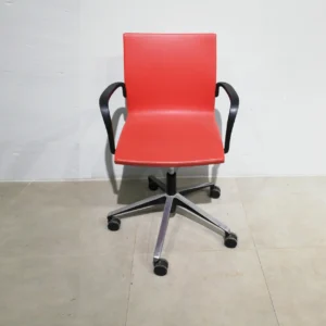 Silla para oficina de 60x43x96cm procedente de una empresa en cierre