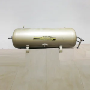 Depósito de compresor de aire UNIAIR de 500 litros procedente de una empresa en cierre