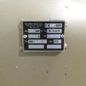 Depósito de compresor de aire UNIAIR de 500 litros procedente de una empresa en cierre