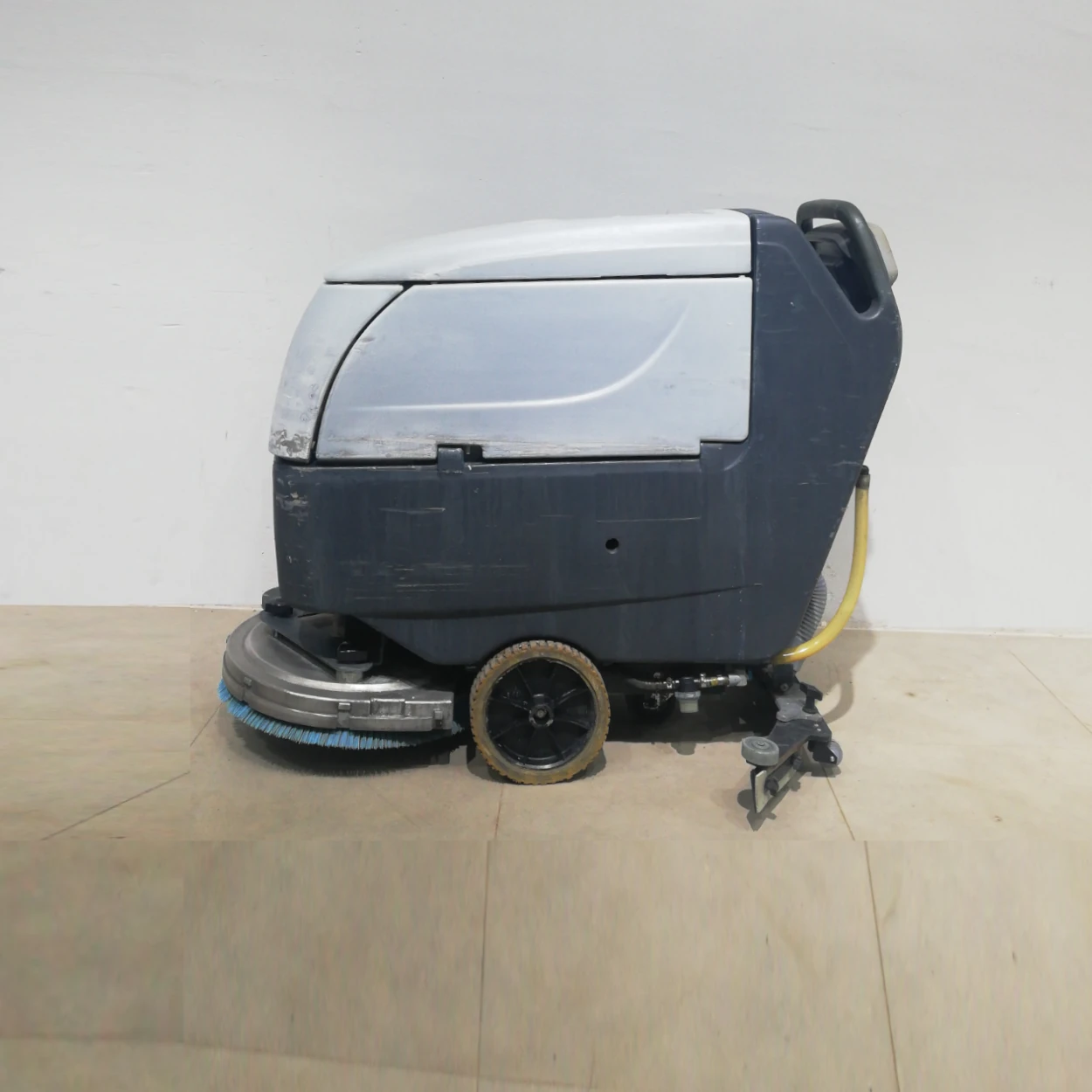 Fregadora industrial NILFISK BA651D amb capacitat m2/h: 2860 de segona mà