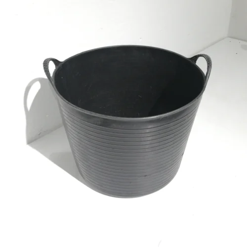 Cubo de obra de segunda mano en buen estado perfecto para uso doméstico en venta cabauoportunitats.com