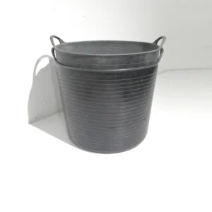 Cubo de obra de segunda mano en buen estado perfecto para uso doméstico en venta cabauoportunitats.com