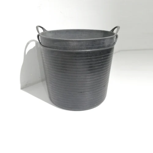 Cubo de obra de segunda mano en buen estado perfecto para uso doméstico en venta cabauoportunitats.com
