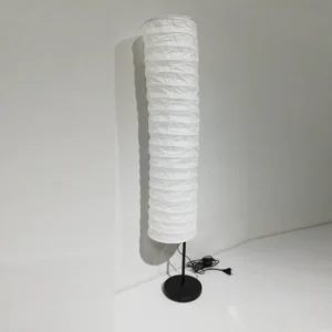 Lámpara de pie Ø22x114cm gran elegancia de segunda mano en buen estado en venta en cabauoportunitats.com