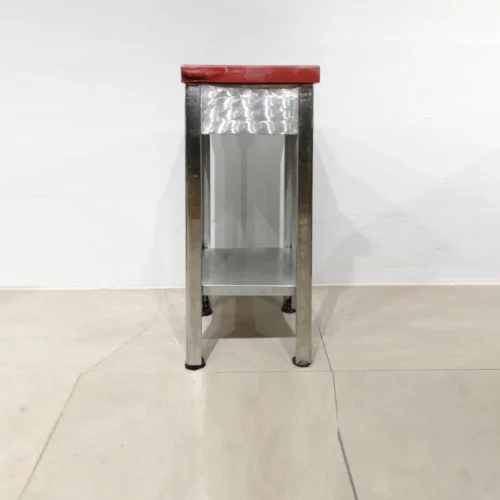 Taula de tall de 40x40x91 cm feta de tub d'acer amb una base de polietilè vermell