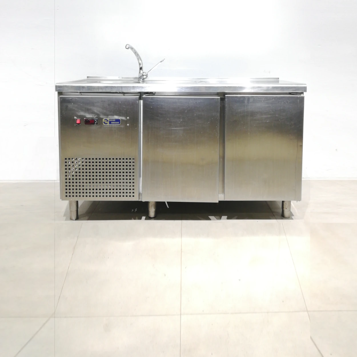 Nevera sotamostrador amb pica OSCAR SARZOSA (150x57x86cm) de segona mà en bon estat