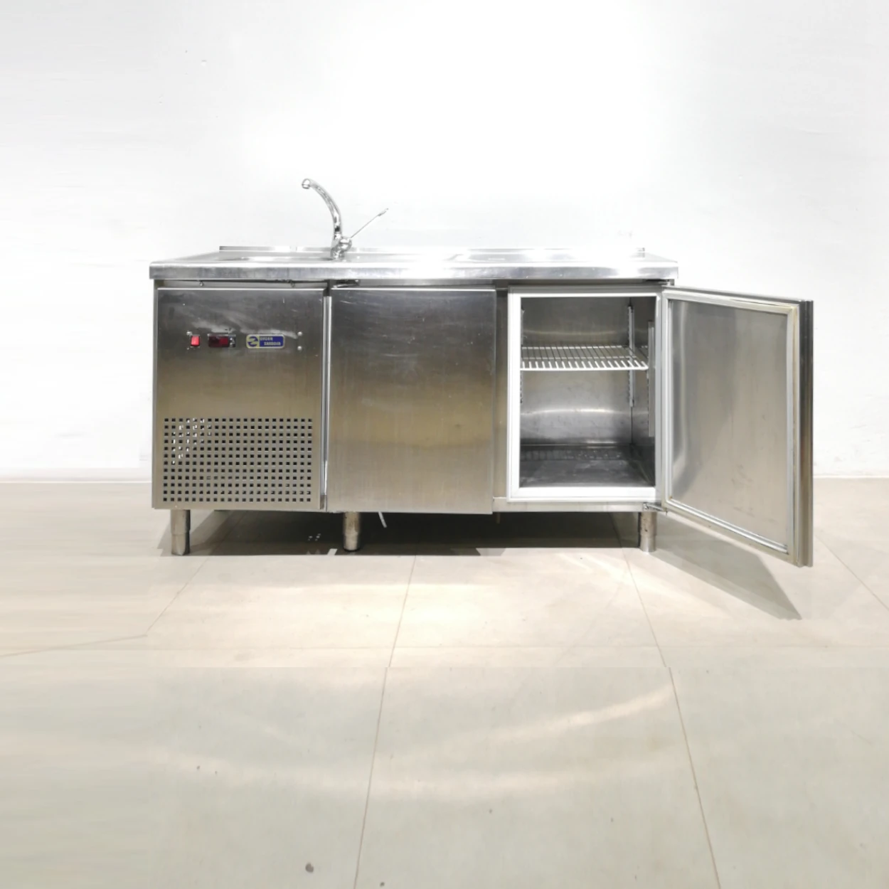 Nevera sotamostrador amb pica OSCAR SARZOSA (150x57x86cm) de segona mà en bon estat