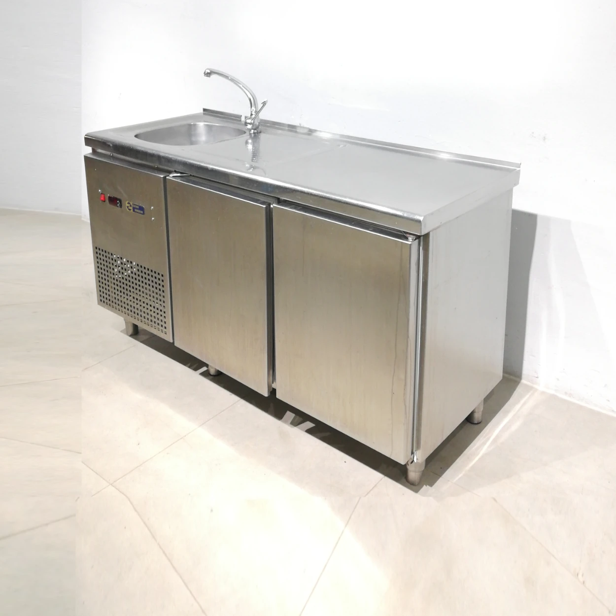 Nevera sotamostrador amb pica OSCAR SARZOSA (150x57x86cm)de segona mà en bon estat