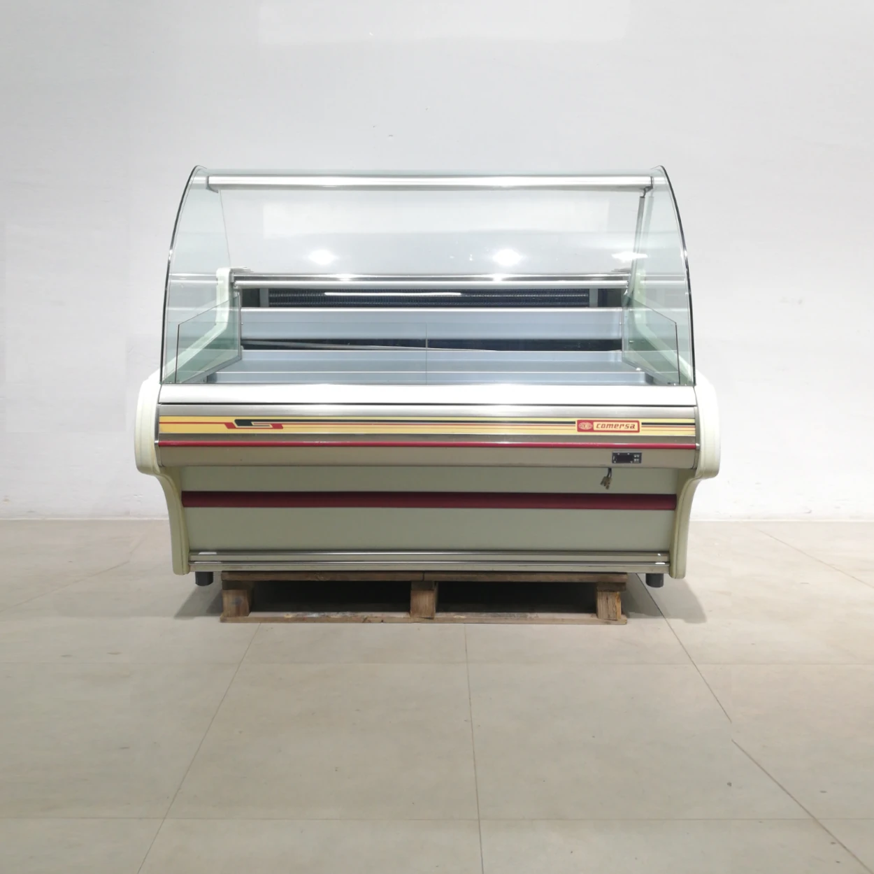 Mostrador refrigerat per a botiga COMERSA (152x110x121cm) de segona mà en venda a cabauoportunitats.com