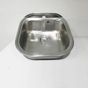 Fregadero de acero inoxidable de 47x43x15cm procedente de una empresa en cierre