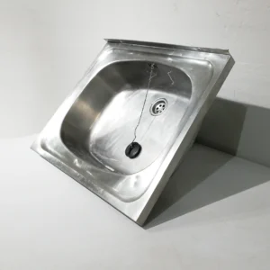 Aigüera d'acer inoxidable de 60x50x15cm procedent d'una empresa en tancament