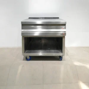 Taula neutra FAGOR de 85x90x87cm amb rodes d'acer inoxidable de segona mà en venda a cabauoportunitats.com