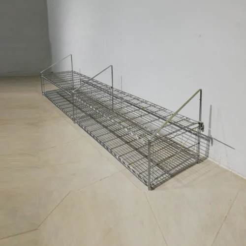 Estante de reja (242x46x55cm) de segunda mano en buen estado perfecto para uso profesional