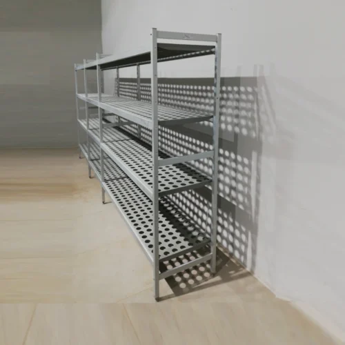 Prestatgeria d'alumini i posts de plàstic per a cambra frigorífica de 342cm en venda a cabauoportunitats.com