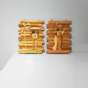 Quadres de fusta de 43x58 cm d'ocasió tallada per a decoració en molt bon estat