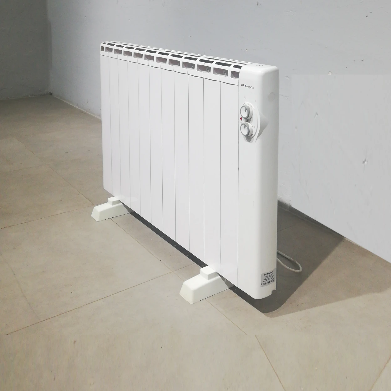 Radiador eléctrico ORBEGOZO RRA1800 de 1800W de segunda mano en buen estado en venta en cabauoportunitats.com