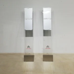 Letrero publicitario de la marca CITROËN (25x27x140 cm), habitual en sus talleres asociadosRètol publicitari de la marca CITROËN (25x27x140) habitual als seus tallers associats