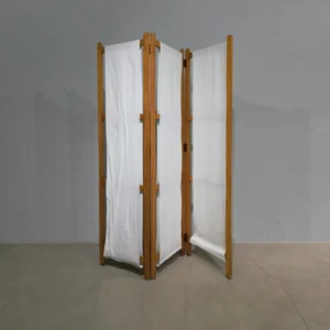 Biombo de ocasión (146x180cm) de 3 paneles hecho de estructura de madera y base de tela 