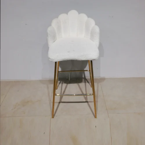 Tamboret entapissat amb llana blanca i potes d'acer daurat de 52x50x103cm de segona mà