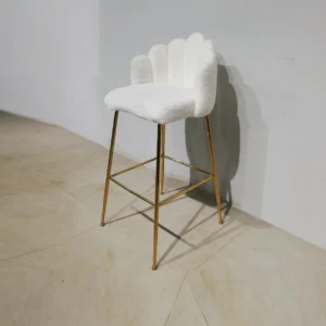 Tamboret entapissat amb llana blanca i potes d'acer daurat de 52x50x103cm de segona mà