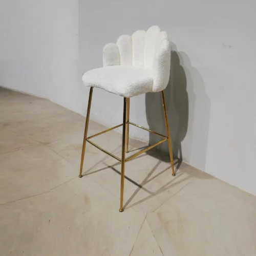 Tamboret entapissat amb llana blanca i potes d'acer daurat de 52x50x103cm de segona mà