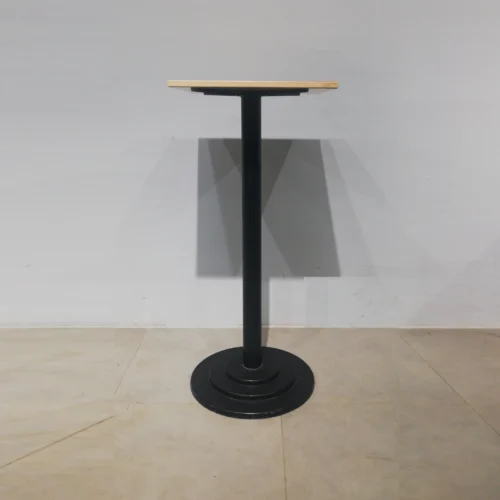 Mesa alta para bar 50x50x110 cm procedente de una empresa en cierre