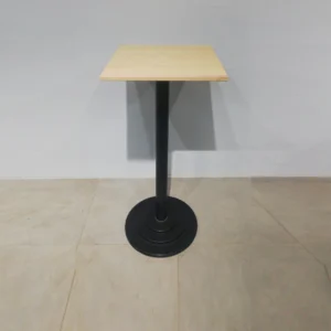 Mesa alta para bar 50x50x110 cm procedente de una empresa en cierre 