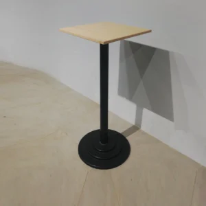 Mesa alta para bar 50x50x110 cm procedente de una empresa en cierre