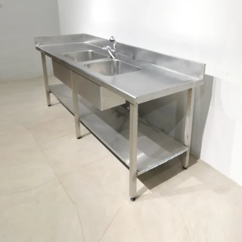 Pica d'inox amb potes, 2 aigüeres i aixeta de 230x70x99cm perfecta per a ús professional