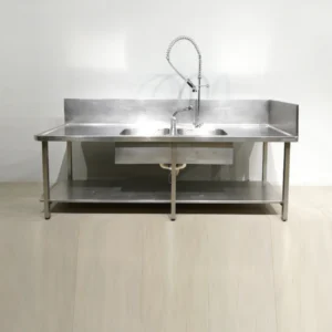 Pica d'inox amb potes, 2 aigüeres i 2 aixetes de 245x70x115cm perfecta per a ús professional