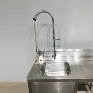Pica d'inox amb potes i aixeta de dutxa de 133x70x103 cm perfecta per a ús professional