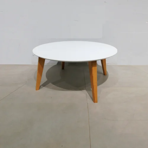 Taula de centre rodona de fusta ø78x36cm procedent d'una empresa en tancament