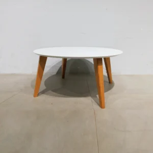 Taula de centre rodona de fusta ø78x36cm procedent d'una empresa en tancament