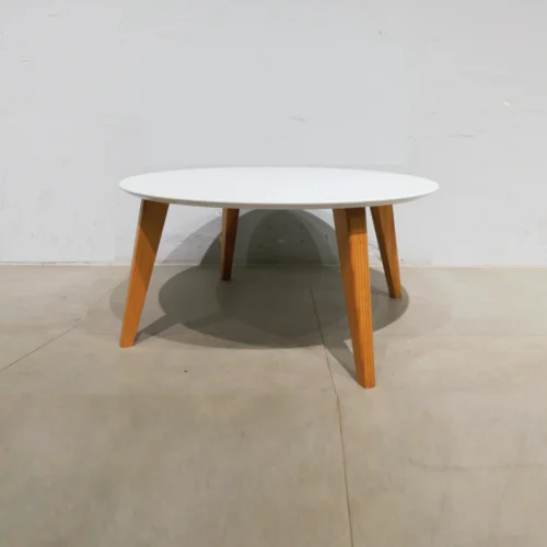 Taula de centre rodona de fusta ø78x36cm procedent d'una empresa en tancament