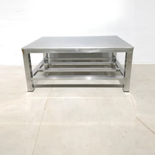 Taula baixa d'inox de 80x50x37cm de gran qualitat i resistència en bon estat