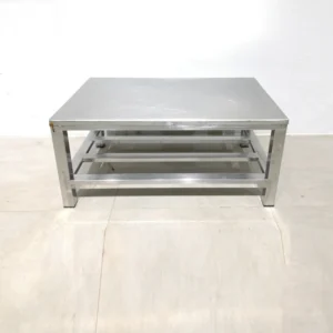 Taula baixa d'inox de 80x50x37cm de gran qualitat i resistència en bon estat