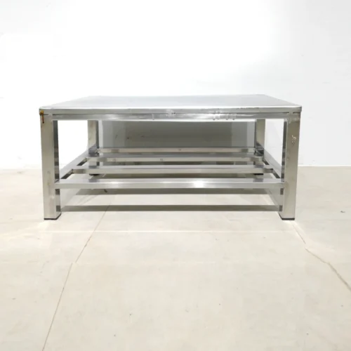 Taula baixa d'inox de 80x50x37cm de gran qualitat i resistència en bon estat