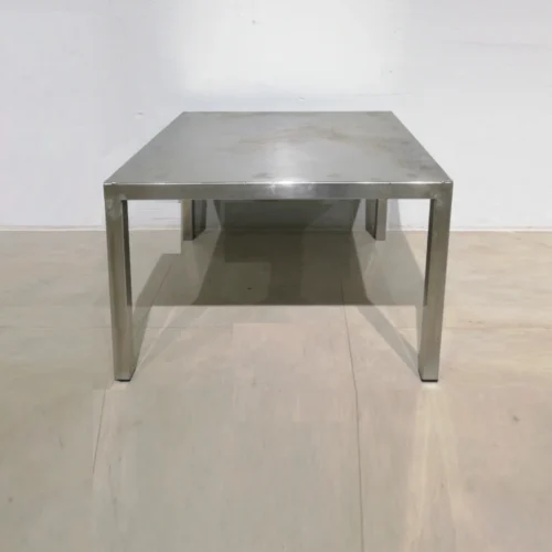 Taula baixa d'inox de 80x75x50cm de gran qualitat i resistència en bon estat