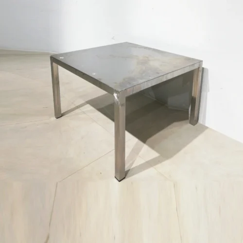 Taula baixa d'inox de 80x75x50cm de gran qualitat i resistència en bon estat