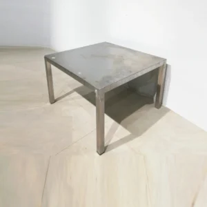 Taula baixa d'inox de 80x75x50cm de gran qualitat i resistència en bon estat