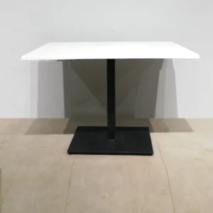 Taula per a bar de 110x70x73cm procedent d'una empresa en tancament en venda a cabauoportunitats.com