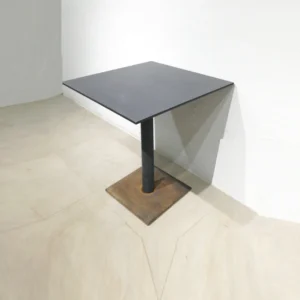 Taula de peu central (69x69x75cm) per a bar procedent d’una empresa en tancament