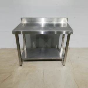 Taula d'acer inoxidable de 100x50x95cm de gran qualitat i resistència en bon estat